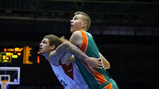 La Bruixa d’Or empuja a Sevilla hacia el fondo del pozo en un partido sin nivel ACB (72-80)