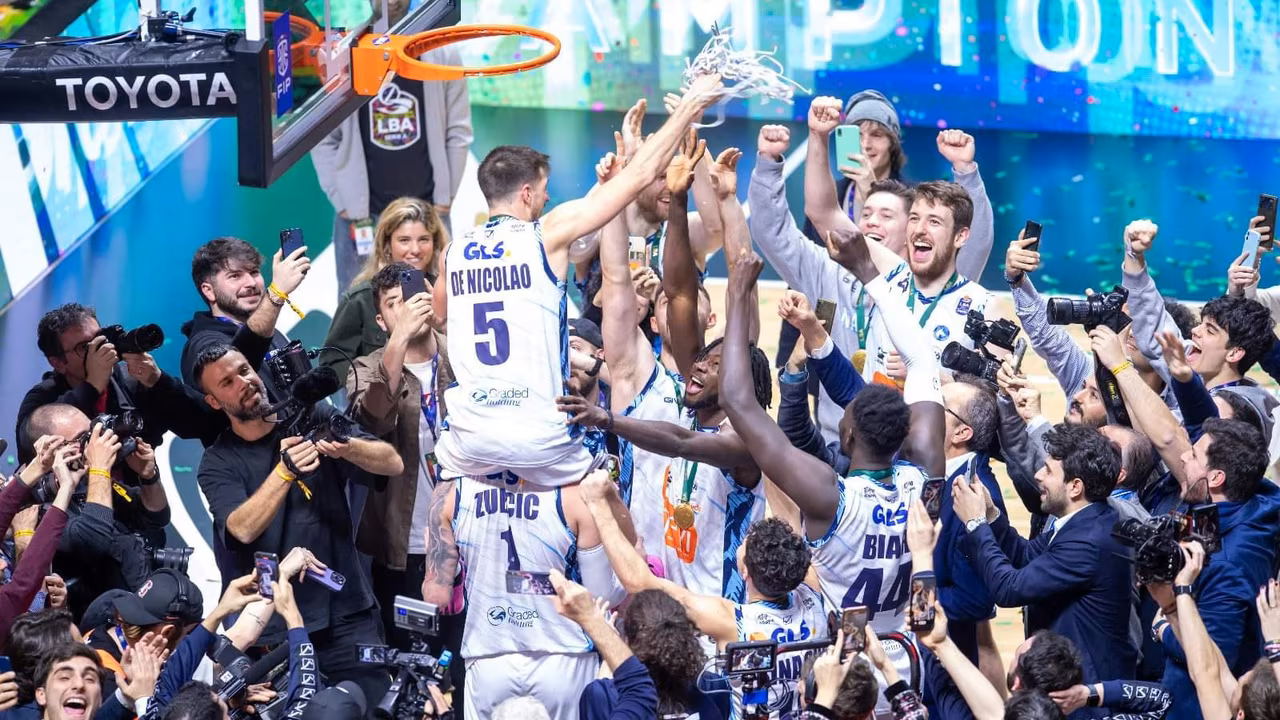 Un español triunfa en el campeón Napoli Basket. De jugador a los despachos