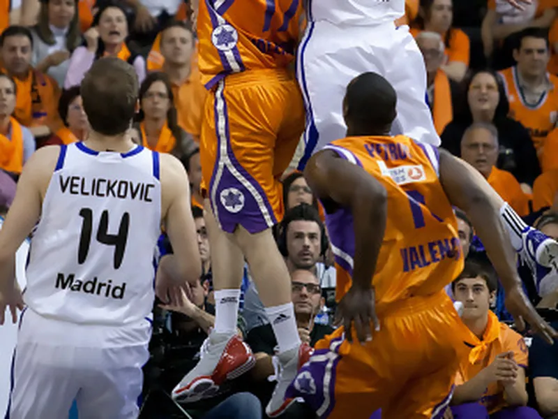 Eurobasket Lituania 2011. Ayuda a Scariolo (II). Elige a los escoltas y aleros. ¿Quién sustituirá a Mumbrú? ¿Habrá caras nuevas? ¿Suárez, Claver o los dos?