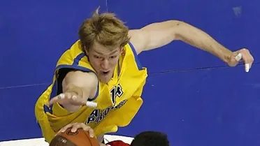 Los Cavaliers podrían sacar del retiro a Sasha Kaun; Marcus Landry, del CAI a los Bucks