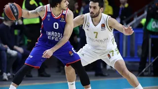 Shane Larkin clava la daga sobre el Real Madrid y consolida el liderato (75-80)