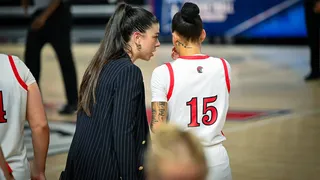 NCAA: Elena de Alfredo sigue haciendo historia y busca más en el Elite Eight