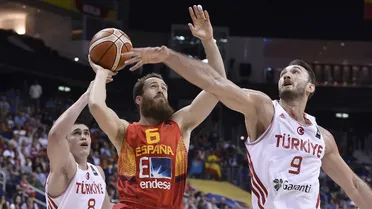 Felipe y San Eme lideran la rebelión de España ante una Turquía desnuda (77-104)