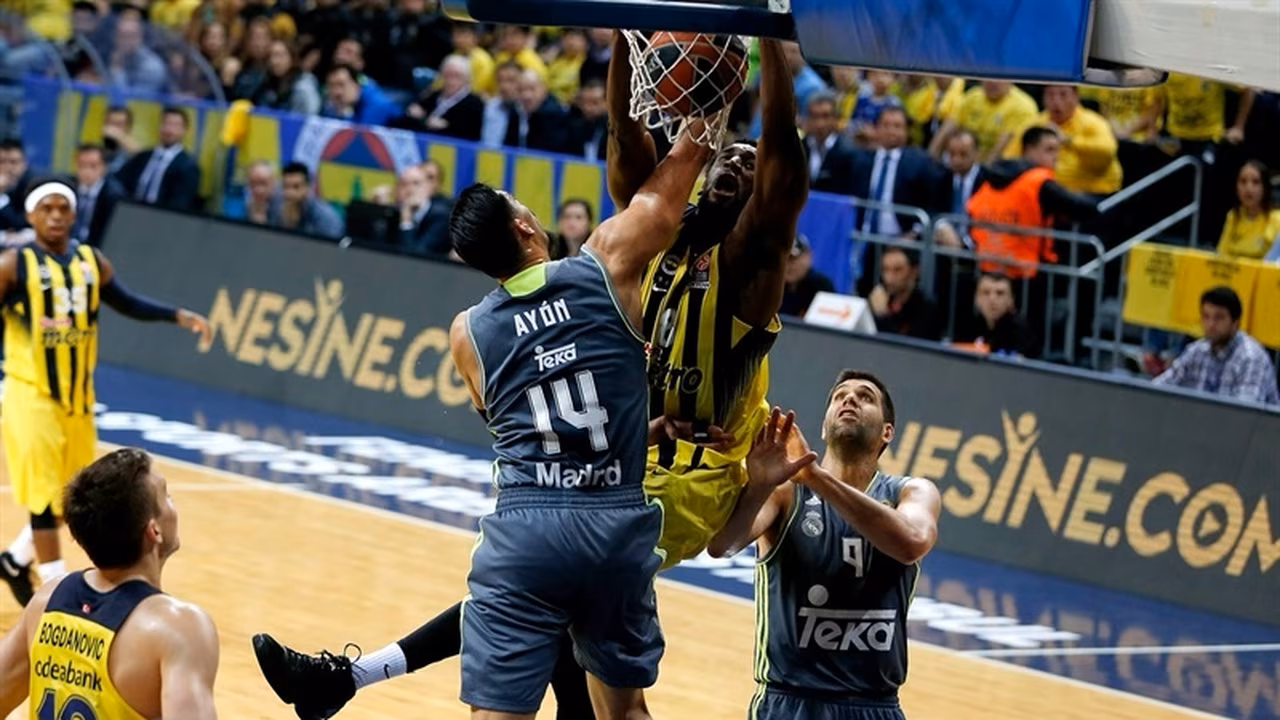 El Real Madrid, al borde del KO: deja Estambul con un 2-0 y la moral dañada (100-78)
