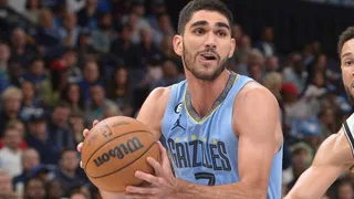 Santi Aldama explotó en su debut como titular en la NBA