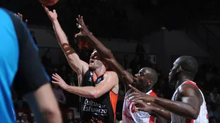 VÍDEO Triple de Van Rossom y tapón de Báez para los triunfos de Valencia y Gran Canaria