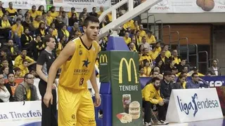Sergio Rodríguez, cedido al Navarra por el Canarias; Oviedo renueva a su capitán