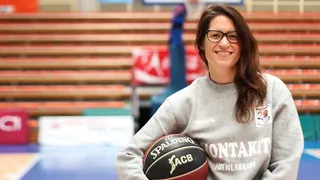 Anna Montañana se convierte en la primera mujer en un banquillo de la ACB