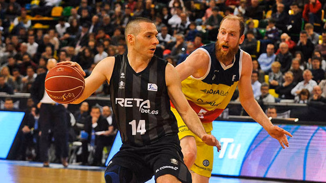 Javi Salgado tiene una oferta a la baja para renovar con el RETAbet Bilbao Basket