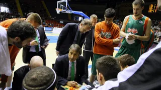 Baloncesto Sevilla oficializa la renovación de Luis Casimiro