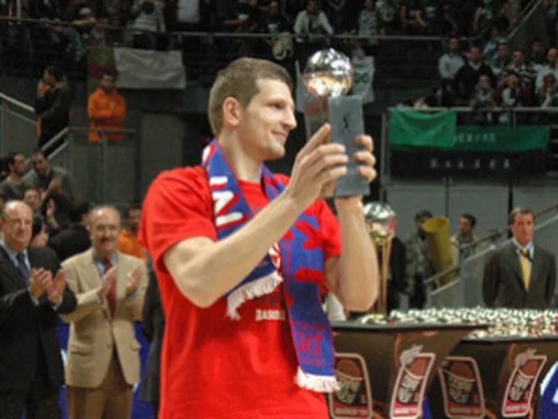 El MVP de la Copa Mirza Teletovic seguirá cinco temporadas más en Baskonia
