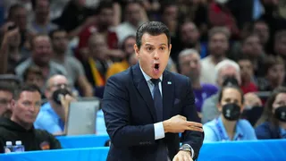 El Fenerbahce destituye a Dimitrios Itoudis y negocia con varios entrenadores