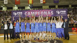 Perfumerías se lleva el primer título gracias a ‘La Ley de Murphy’ (62-57)