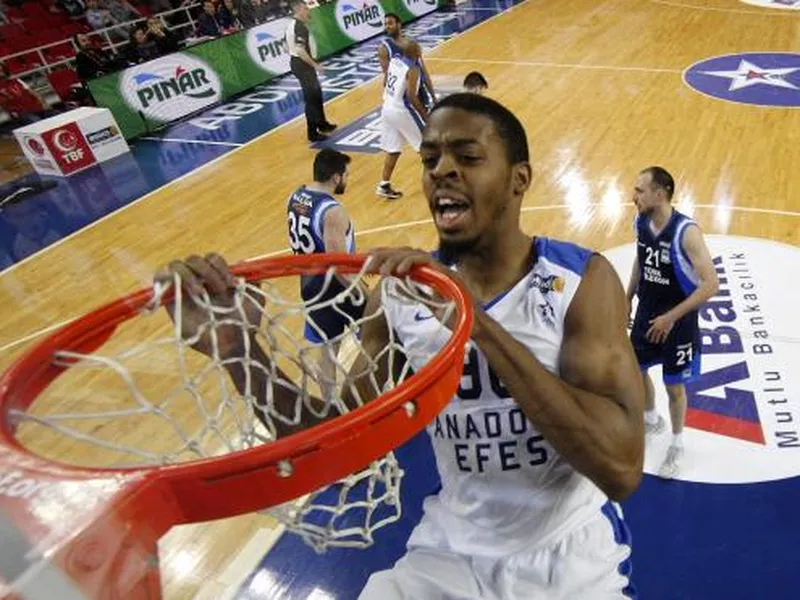 De Vries, otra vez MVP. El show del matador DJ Stephens. Diebler, ¡desde la grada