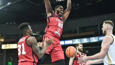 Casademont Zaragoza logra la clasificación en un show circense de triples (88-90)