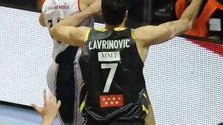 Caja Laboral amarra el factor cancha en una dura batalla que pudo decidir Bullock (62-60)