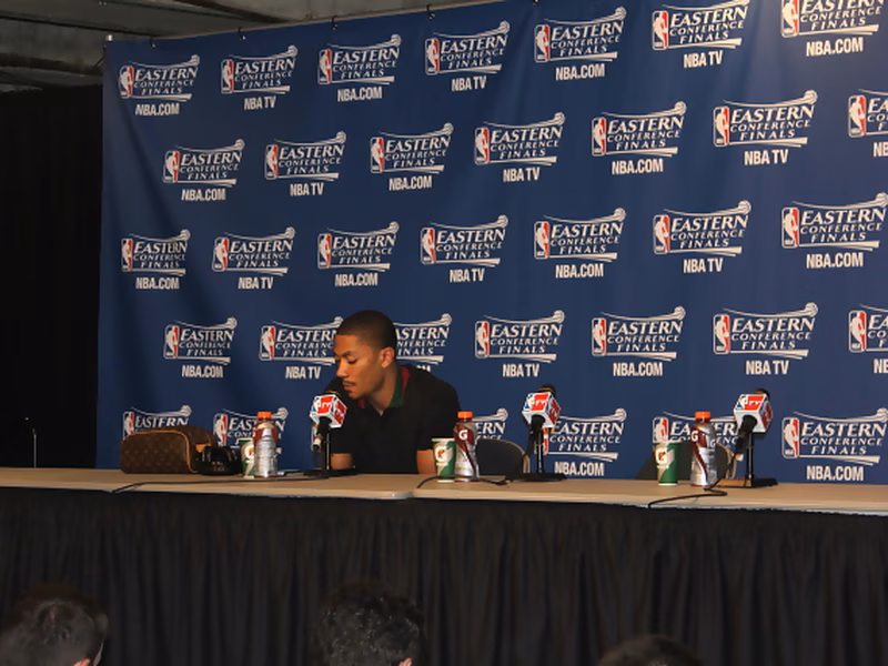 Derrick Rose: “Cuando alguien de 2.03 (LeBron) te defiende con esa facilidad es duro”