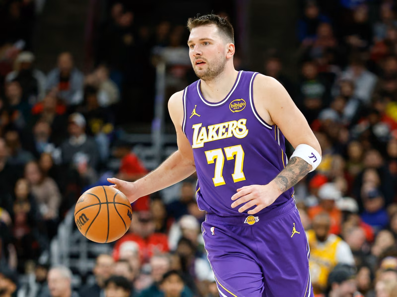 Por qué Luka Doncic probablemente no vuelva a jugar estos playoffs con los Lakers