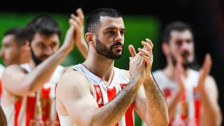 Tercera renovación de un Estrella Roja que comienza a tomar forma