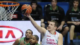 Caja Laboral asegura su plaza como cabeza de serie ante un inexistente DKV Joventut (98-78)