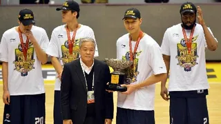 Yi Jianlian gana la liga china y el MVP; Joey Dorsey domina en Turquía, … y mucho más