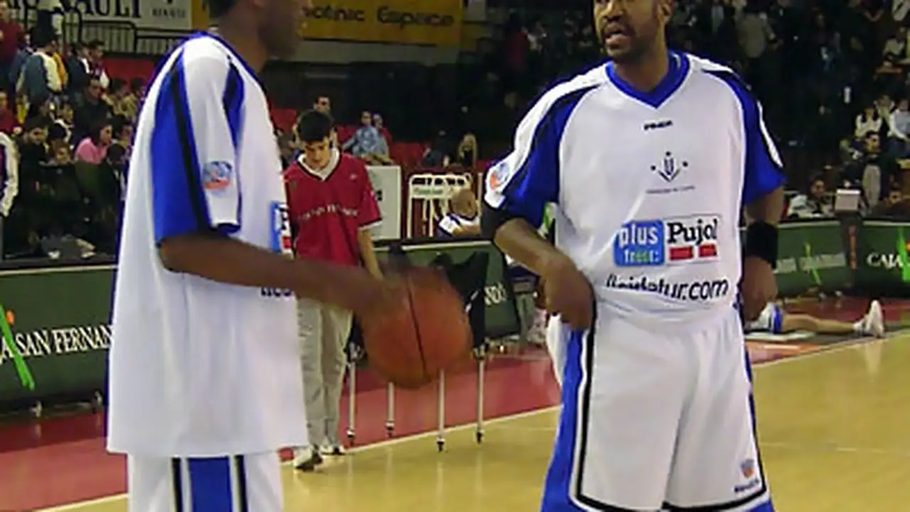 Derrick Alston se marcha del Plus Pujol Lleida