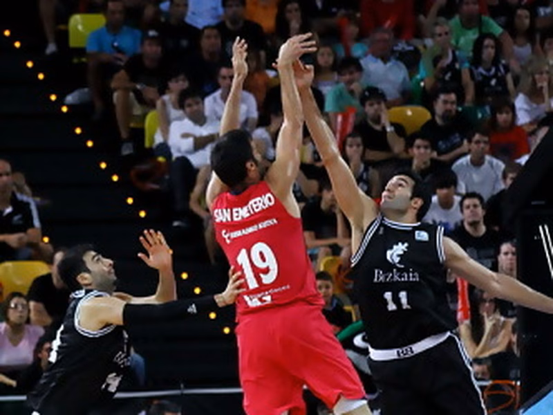 Fernando San Emeterio se redime con un tiro ganador sobre la bocina en Miribilla