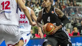 En Riga ya comparan a Earl Rowland con… ¡Michael Jordan!