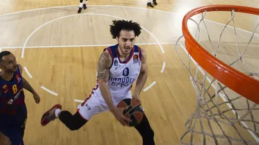 Un imperial Larkin salva a Efes de la remontada blaugrana (82-86)