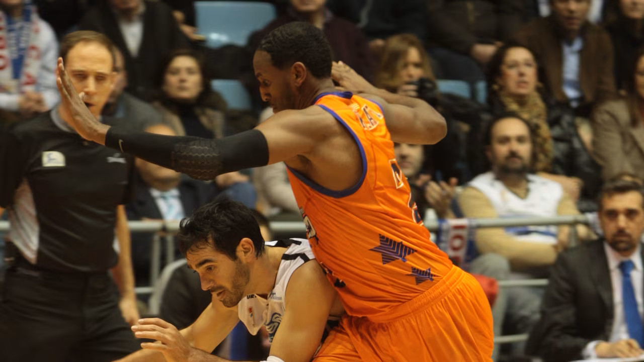 Justin Doellman, 41 de valoración, impone su ley en Santiago (74-80)