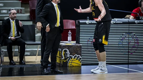El AEK de Joan Plaza anuncia otro fichaje estelar: los motivos y cómo queda el equipo