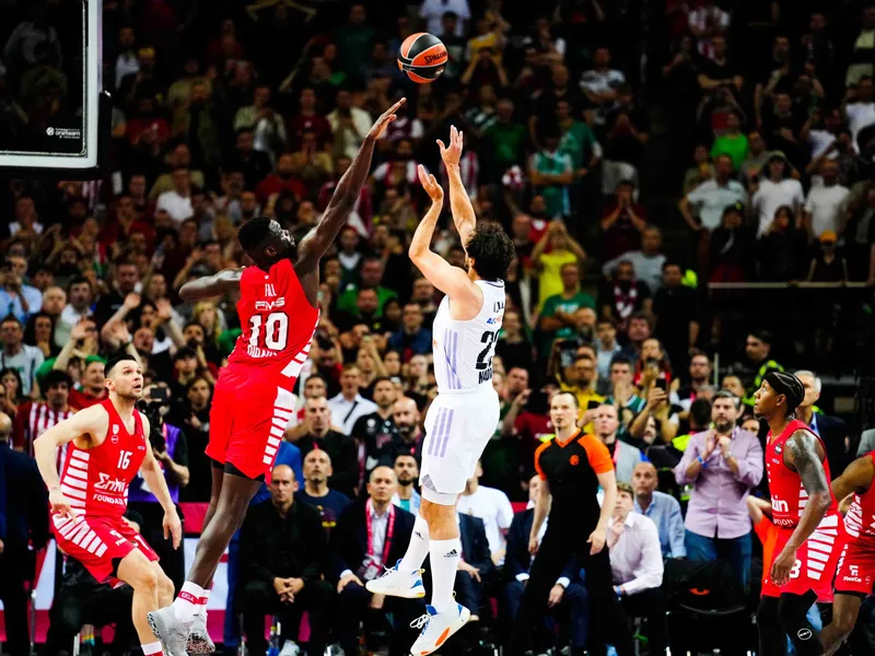 La canasta de Sergio Llull que dio la Euroliga al Real Madrid (vídeo)