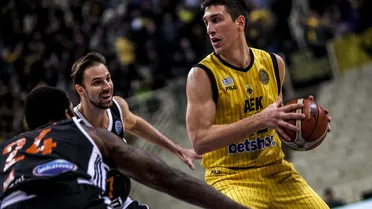 Analizando a Giannoulis Larentzakis, carácter forjado en la antigua Grecia