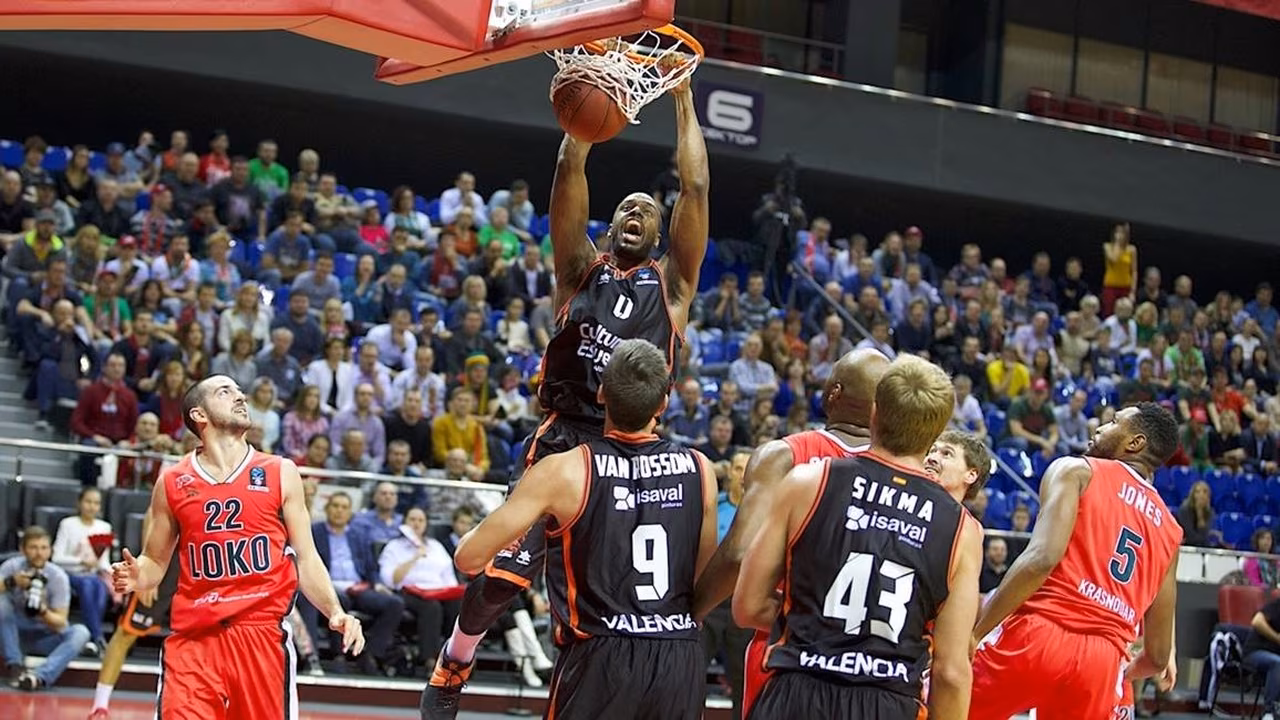 El Valencia Basket sobrevive a la primera parte de Rochestie (64-73)