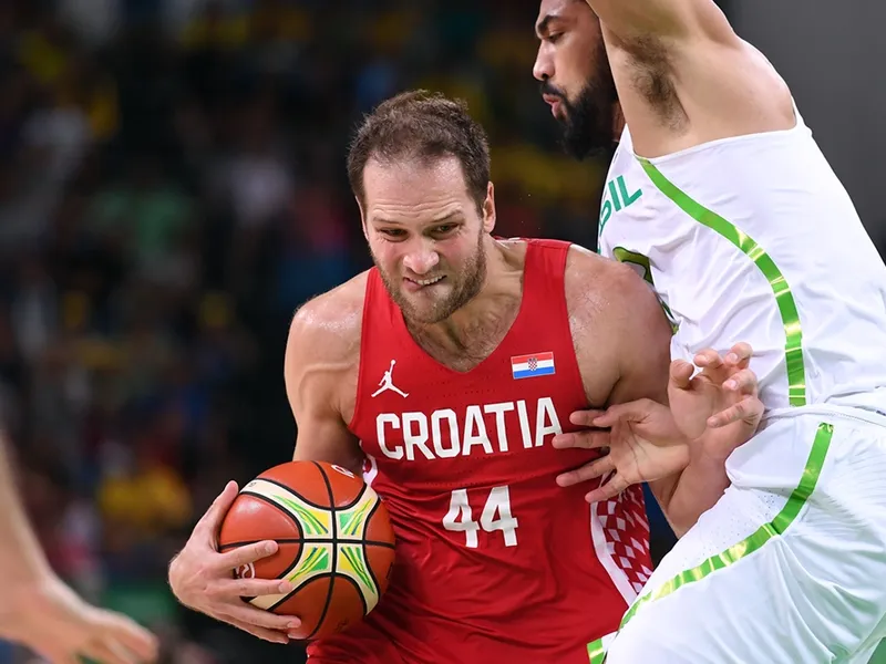 Bojan Bogdanovic guía a Croacia ante Brasil con 33 puntos (76-80)