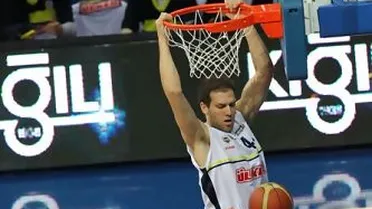 Liga Turca (J2)  La Euroliga pasa factura, Besiktas cae en Karsiyaka y Bogdanovic salva al Fenerbahce. Dee Brown, MVP