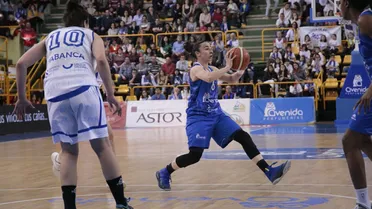 Contundente Perfumerías Avenida: arrolla al Uni Ferrol y se sitúa a un paso de la final