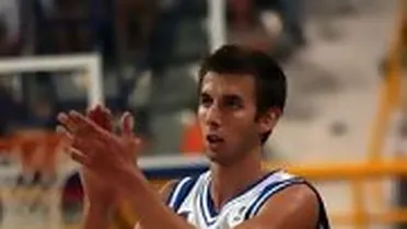 Liga griega (J1): Vladimir Jankovic sorprende a todos; la liga comienza tras solucionarse el conflicto de los derechos televisivos con los favoritos cumpliendo pronósticos