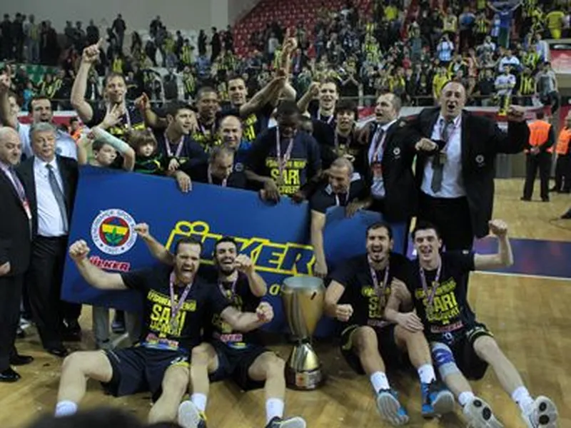 Copa Turca: Fenerbahce, campeón. David Andersen, MVP. Exhibición de Gordon en semis