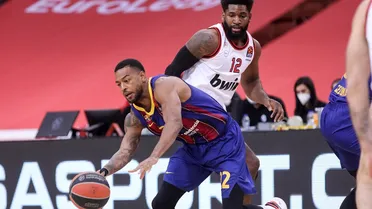 El Barça sobrevive al fango del Pireo (74-76)