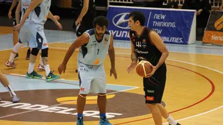 Quesos Cerrato lidera en solitario tras la doble derrota gallega