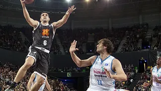 Un soberbio Zisis se reivindica ante Lagun Aro GBC (91-72)