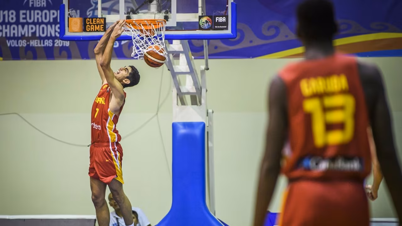 El joven talento Santi Aldama elige estudiar y hacer deporte