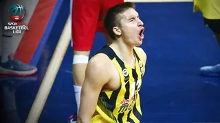 Bogdan Bogdanovic salva al Fenerbahce con una canasta ganadora ante el colista