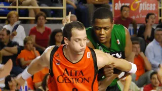 Baxter ya llegó pero, ¿Quién saldrá? ¿Popovic o Moiso?