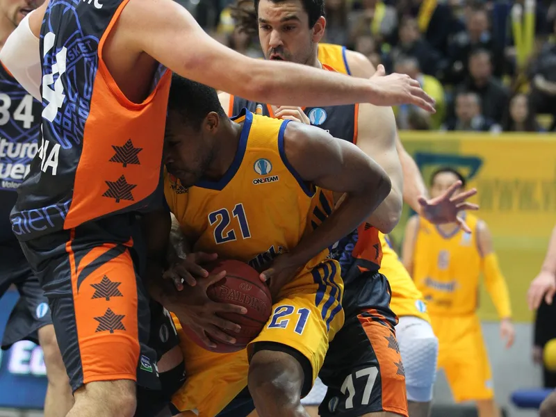Pau Ribas pone la épica en el agónico pase de Valencia Basket a cuartos