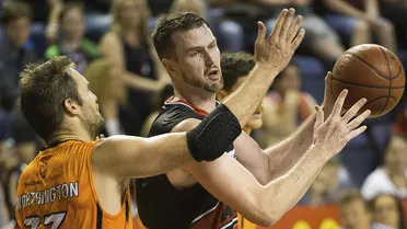 Reencuentro de ex-ACBs: Paco Olmos se lleva al australiano AJ Ogilvy a Puerto Rico