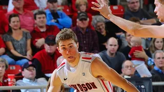 Nik Cochran, base NCAA para el FIATC Joventut (incluye perfil); Savané sigue un año más