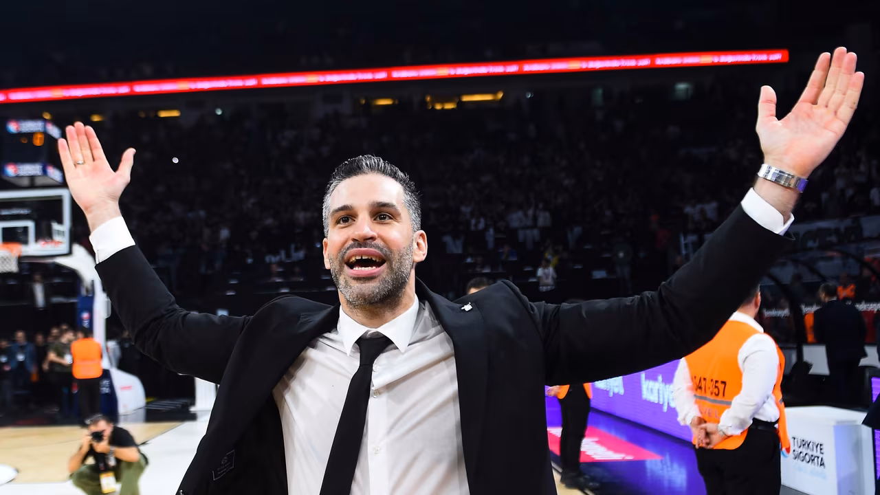 Hizo historia ya hace dos temporadas en Eurocup y vuelve a ser el entrenador de moda