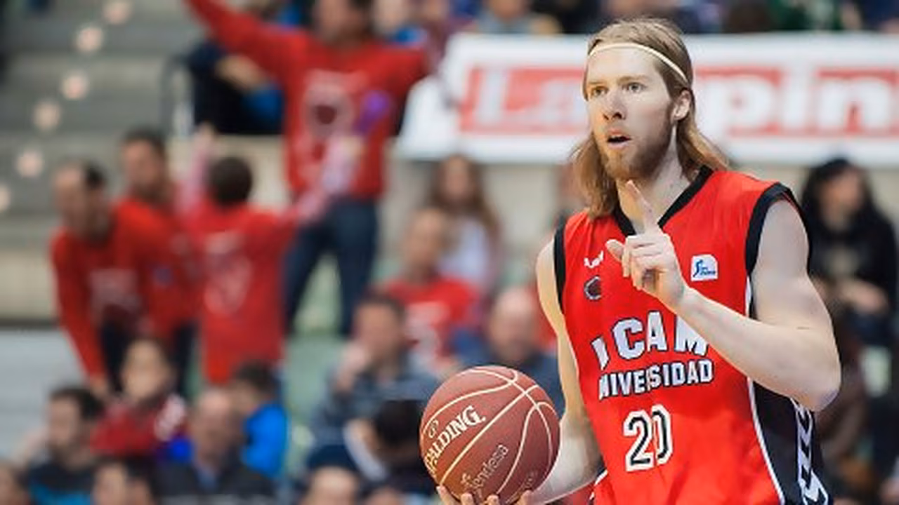 Help! David Barlow llega a Santiago para completar el juego interior de Obradoiro